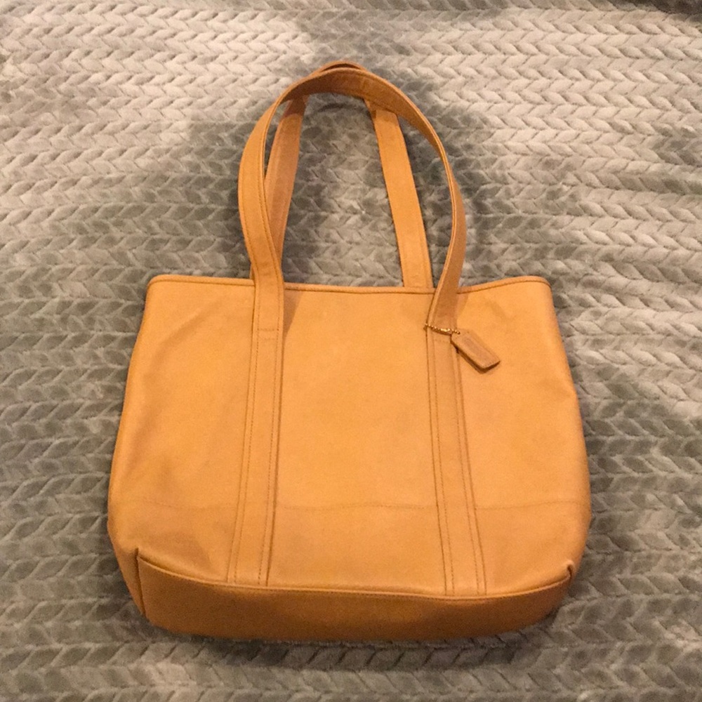 Coach // Vintage Hamptons tan leather totebag